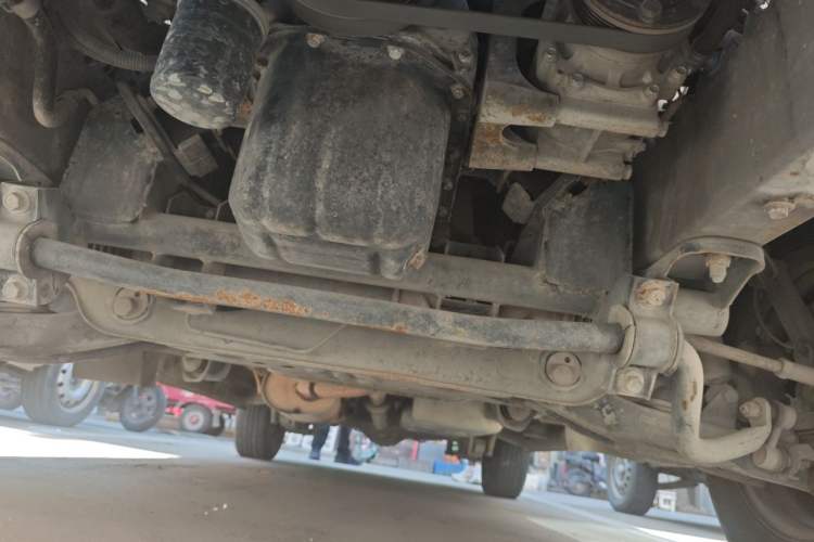 Used FORTHING Lingzhi 2016 V3 1.5L 7-Seater Standard Model China V Emission Standard Chassis Front