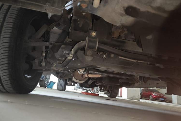 Used FORTHING Lingzhi 2016 M3 1.6L 7-Seater Standard Model China V Emission Standard Chassis Front Right