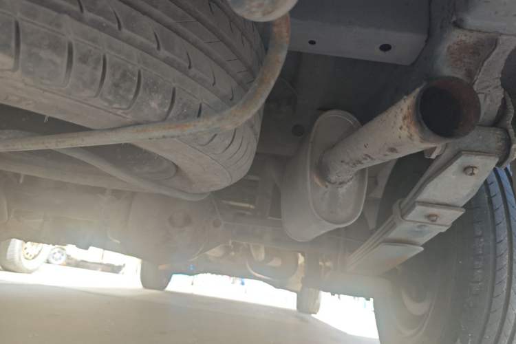 Used FORTHING Lingzhi 2016 V3 1.5L 7-Seater Standard Model China V Emission Standard Chassis Rear