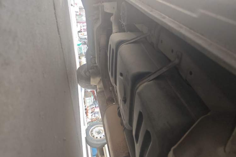 Used FORTHING Lingzhi 2016 V3 1.5L 7-Seater Standard Model China V Emission Standard Chassis Rear Left
