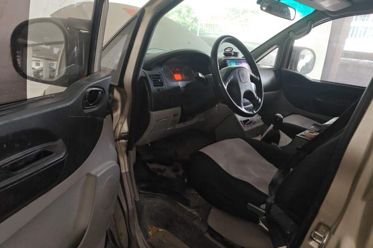 Used FORTHING Lingzhi 2016 M3 1.6L 7-Seater Standard Model China V Emission Standard Driver Seat