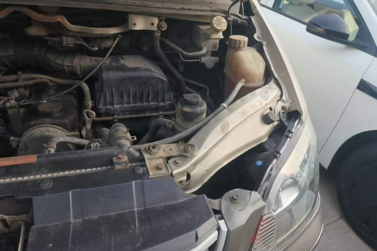 Used FORTHING Lingzhi 2016 M3L 1.6L 7-Seater Comfort Model Engine Bay Left