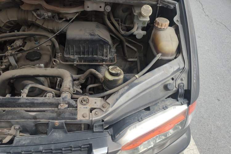 Used FORTHING Lingzhi 2016 V3 1.5L 7-Seater Standard Model China V Emission Standard Engine Bay Left