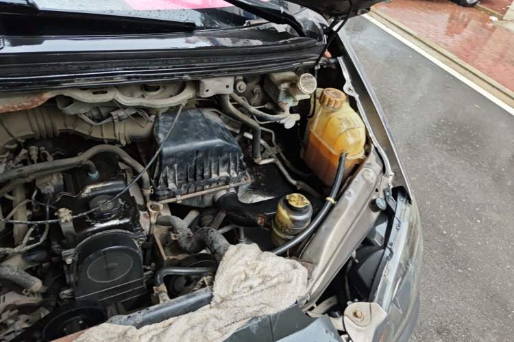 Used FORTHING Lingzhi 2016 M3L 1.6L 7-Seater Standard Model Engine Bay Left