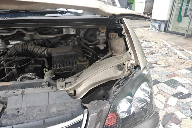 Used FORTHING Lingzhi 2016 M3L 1.6L 7-Seater Comfort Model Engine Bay Left