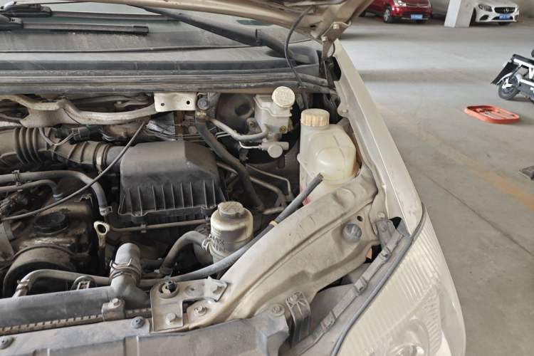 Used FORTHING Lingzhi 2016 M3 1.6L 7-Seater Standard Model China V Emission Standard Engine Bay Left