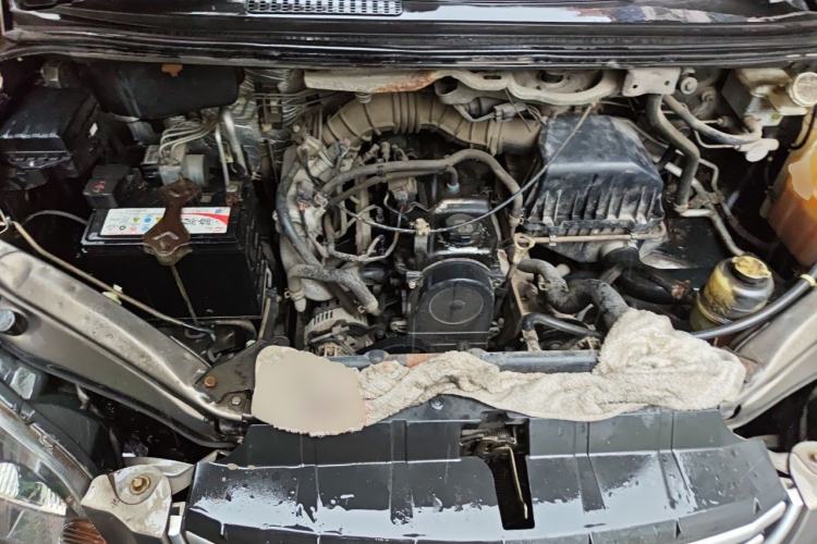 Used FORTHING Lingzhi 2016 M3L 1.6L 7-Seater Standard Model Engine Bay