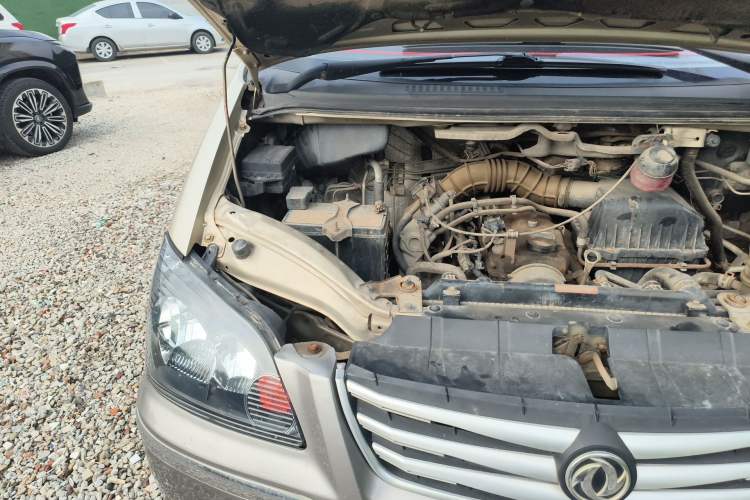 Used FORTHING Lingzhi 2016 M3L 1.6L 7-Seater Comfort Model Engine Bay Right