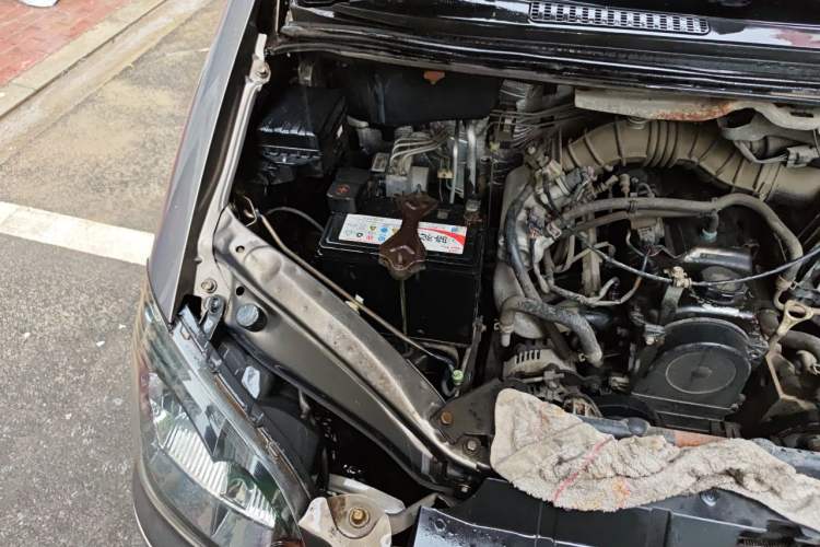 Used FORTHING Lingzhi 2016 M3L 1.6L 7-Seater Standard Model Engine Bay Right