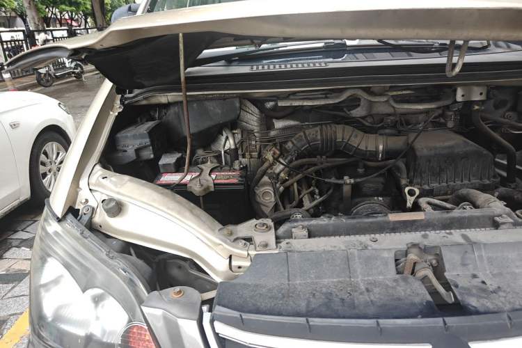 Used FORTHING Lingzhi 2016 M3L 1.6L 7-Seater Comfort Model Engine Bay Right