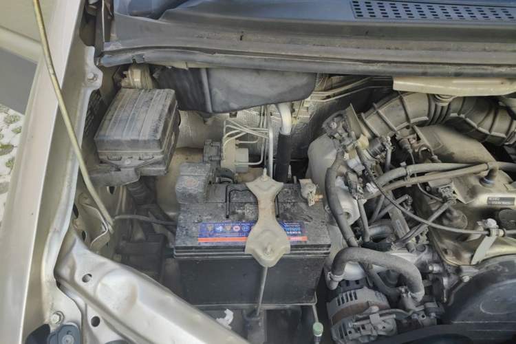 Used FORTHING Lingzhi 2016 M3 1.6L 7-Seater Comfort Model China IV Standard Engine Bay Right