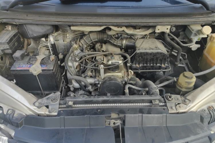 Used FORTHING Lingzhi 2016 M3 1.6L 7-Seater Comfort Model China IV Standard Engine Bay
