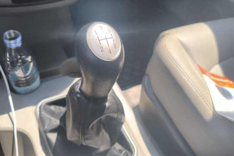 Used FORTHING Lingzhi 2016 M3 1.6L 7-Seater Luxury Model China V Standard Gear Lever