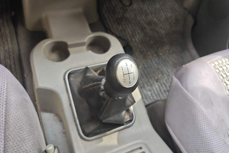 Used FORTHING Lingzhi 2016 M3L 1.6L 7-Seater Comfort Model Gear Lever