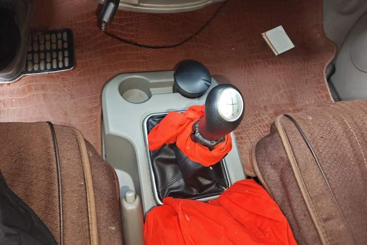 Used FORTHING Lingzhi 2016 V3 1.5L 7-Seater Luxury Model China V Emission Standard Gear Lever