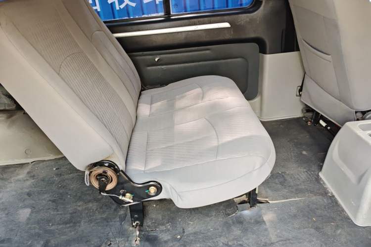 Used FORTHING Lingzhi 2016 M3L 1.6L 7-Seater Standard Model Left Rear Seat