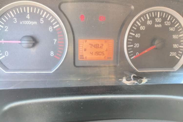 Used FORTHING Lingzhi 2016 M3 1.6L 7-Seater Luxury Model China V Standard Odometer Close Up
