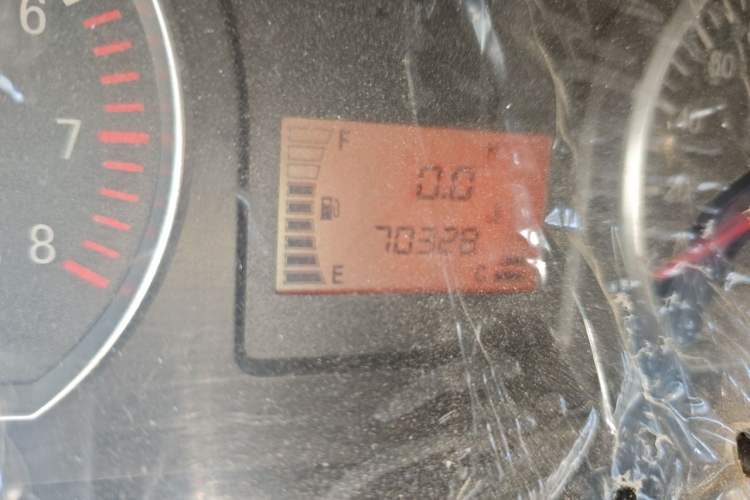 Used FORTHING Lingzhi 2016 V3 1.5L 7-Seater Standard Model China V Emission Standard Odometer Close Up
