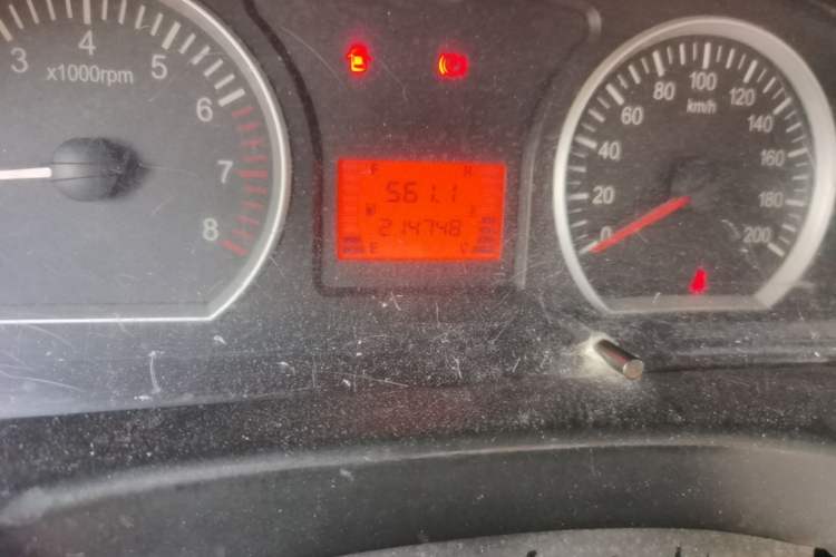 Used FORTHING Lingzhi 2016 M3L 1.6L 7-Seater Comfort Model Odometer Close Up