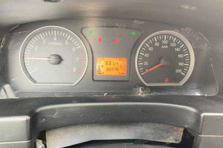 Used FORTHING Lingzhi 2016 M3L 1.6L 7-Seater Comfort Model Odometer Close Up