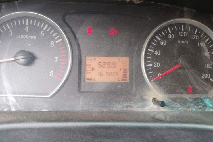Used FORTHING Lingzhi 2016 M3L 1.6L 7-Seater Comfort Model Odometer Close Up