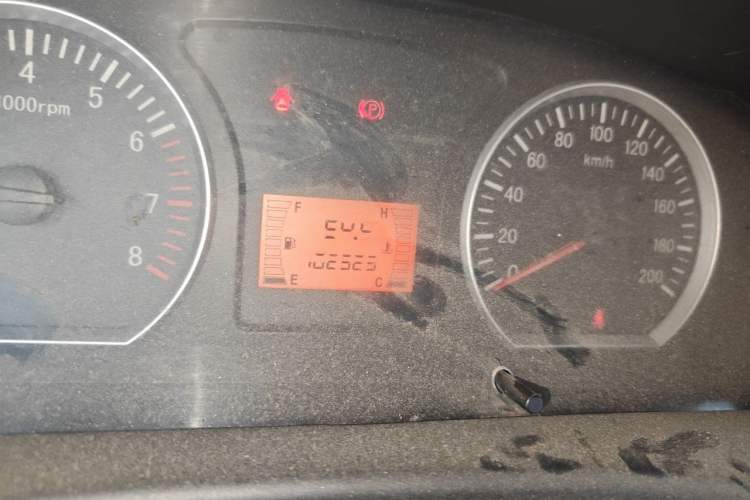 Used FORTHING Lingzhi 2016 M3L 1.6L 7-Seater Comfort Model Odometer Close Up
