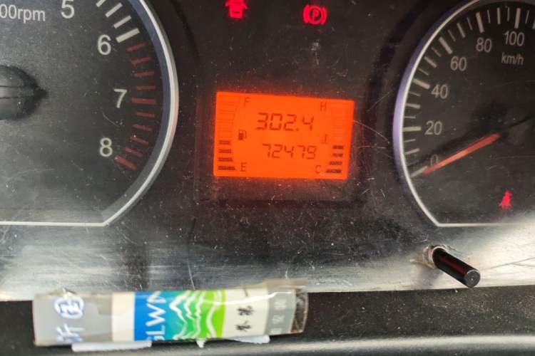 Used FORTHING Lingzhi 2016 M3L 1.6L 7-Seater Standard Model Odometer Close Up