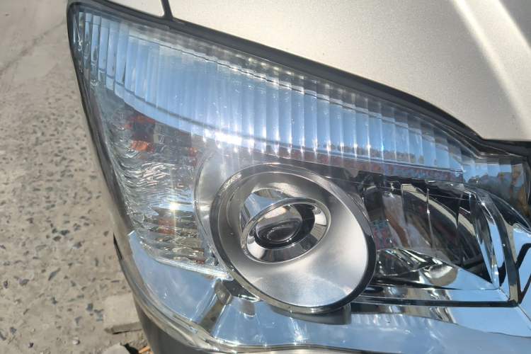 Used FORTHING Lingzhi 2016 M3 1.6L 7-Seater Luxury Model China V Standard Right Front Headlight