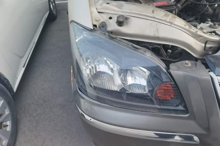Used FORTHING Lingzhi 2016 M3L 1.6L 7-Seater Comfort Model Right Front Headlight