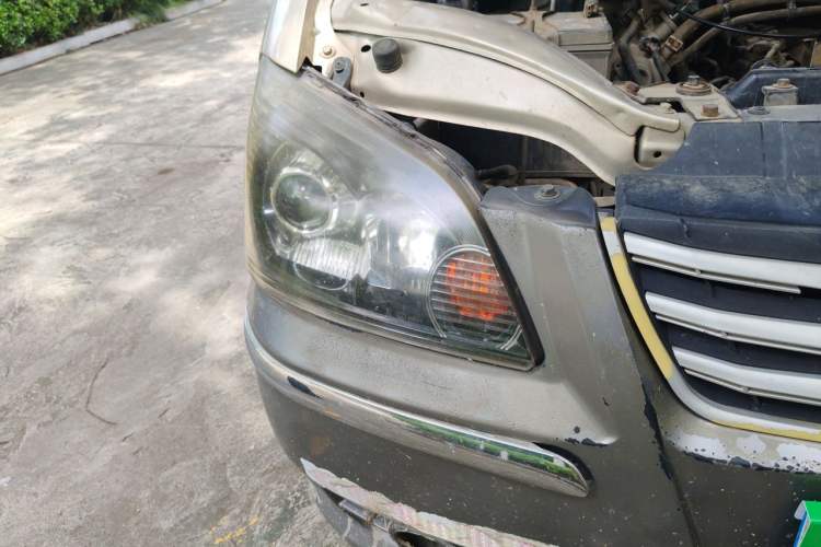 Used FORTHING Lingzhi 2016 M3L 1.6L 7-Seater Comfort Model Right Front Headlight