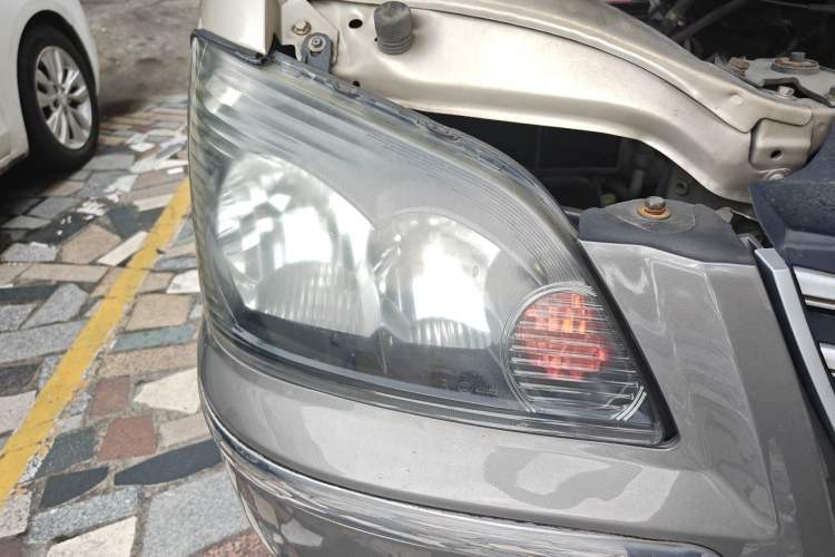 Used FORTHING Lingzhi 2016 M3L 1.6L 7-Seater Comfort Model Right Front Headlight