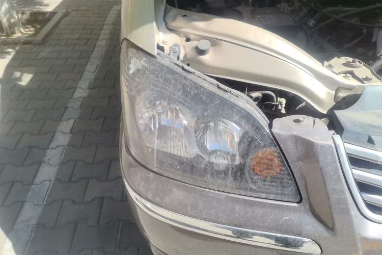 Used FORTHING Lingzhi 2016 V3 1.5L 7-Seater Luxury Model China IV Standard Right Front Headlight