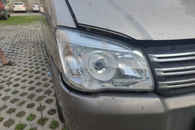 Used FORTHING Lingzhi 2016 M3 1.6L 7-Seater Comfort Model China IV Standard Right Front Headlight