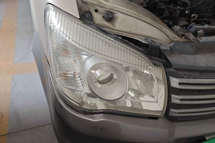 Used FORTHING Lingzhi 2016 M3 1.6L 7-Seater Standard Model China V Emission Standard Right Front Headlight