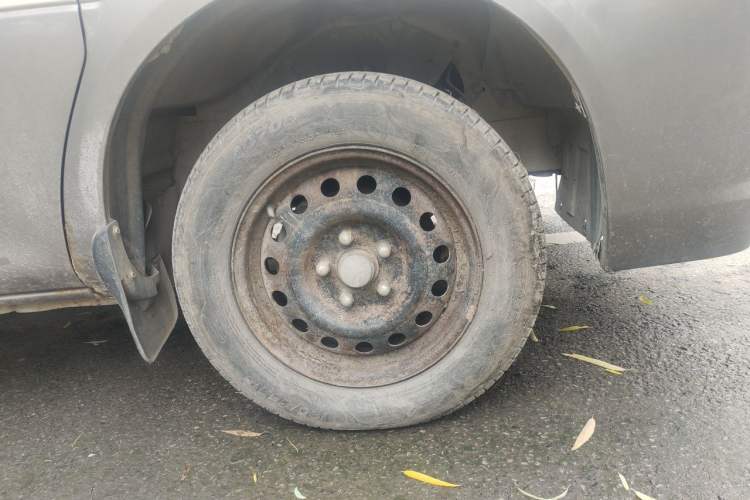 Used FORTHING Lingzhi 2016 V3 1.5L 7-Seater Comfort Model China V Standard Right Front Wheel Hub
