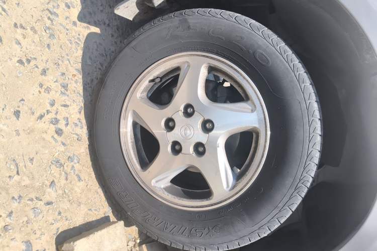 Used FORTHING Lingzhi 2016 M3 1.6L 7-Seater Luxury Model China V Standard Right Front Wheel Hub