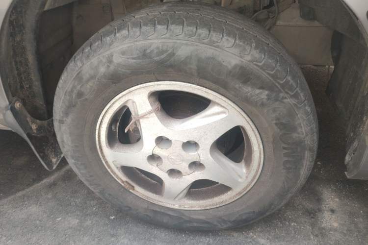 Used FORTHING Lingzhi 2016 M3 1.6L 7-Seater Luxury Model China V Standard Right Front Wheel Hub