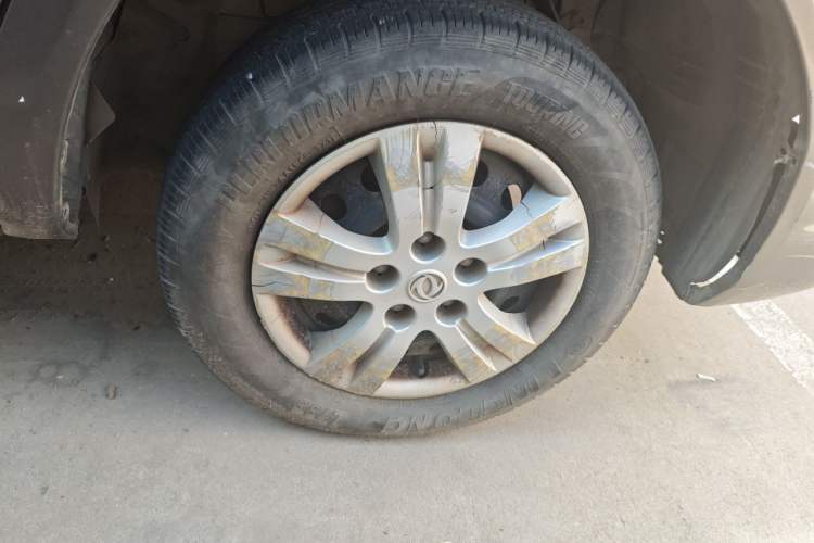 Used FORTHING Lingzhi 2016 V3 1.5L 7-Seater Standard Model China V Emission Standard Right Front Wheel Hub