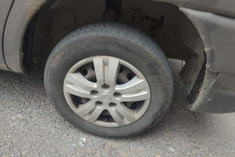 Used FORTHING Lingzhi 2016 V3 1.5L 7-Seater Standard Model China V Emission Standard Right Front Wheel Hub