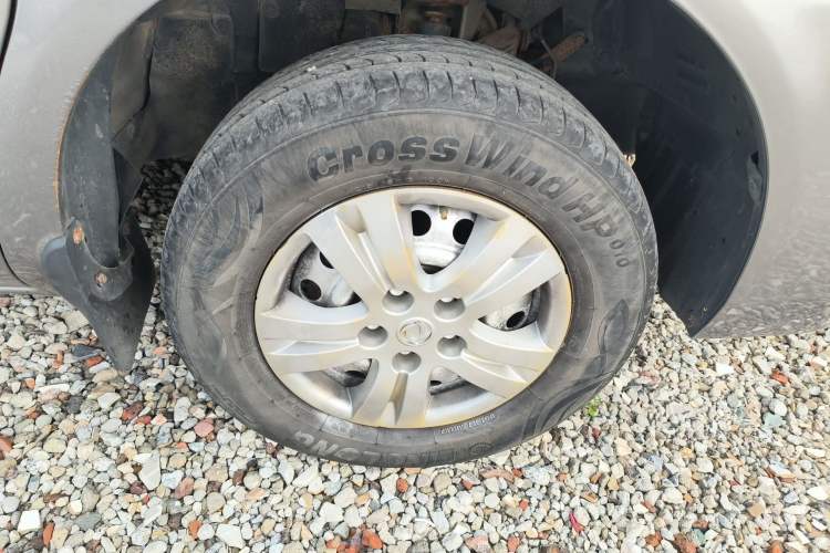 Used FORTHING Lingzhi 2016 M3L 1.6L 7-Seater Comfort Model Right Front Wheel Hub