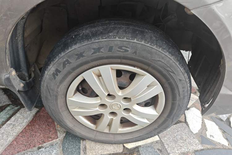 Used FORTHING Lingzhi 2016 M3L 1.6L 7-Seater Comfort Model Right Front Wheel Hub