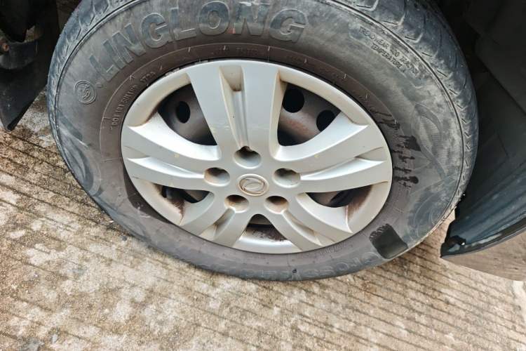 Used FORTHING Lingzhi 2016 M3L 1.6L 7-Seater Comfort Model Right Front Wheel Hub