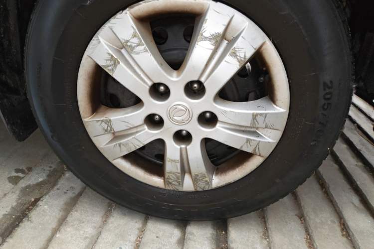 Used FORTHING Lingzhi 2016 M3L 1.6L 7-Seater Comfort Model Right Front Wheel Hub