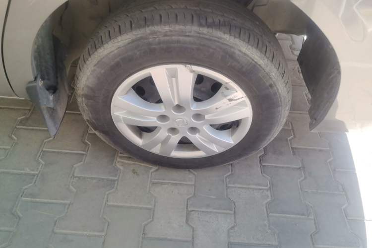 Used FORTHING Lingzhi 2016 V3 1.5L 7-Seater Luxury Model China IV Standard Right Front Wheel Hub
