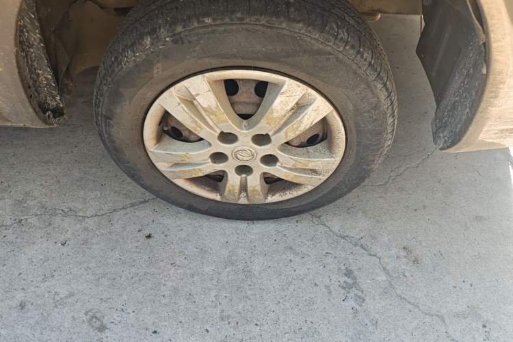 Used FORTHING Lingzhi 2016 V3 1.5L 7-Seater Comfort Model China V Standard Right Front Wheel Hub