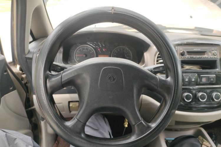 Used FORTHING Lingzhi 2016 V3 1.5L 7-Seater Comfort Model China V Standard Steering Wheel