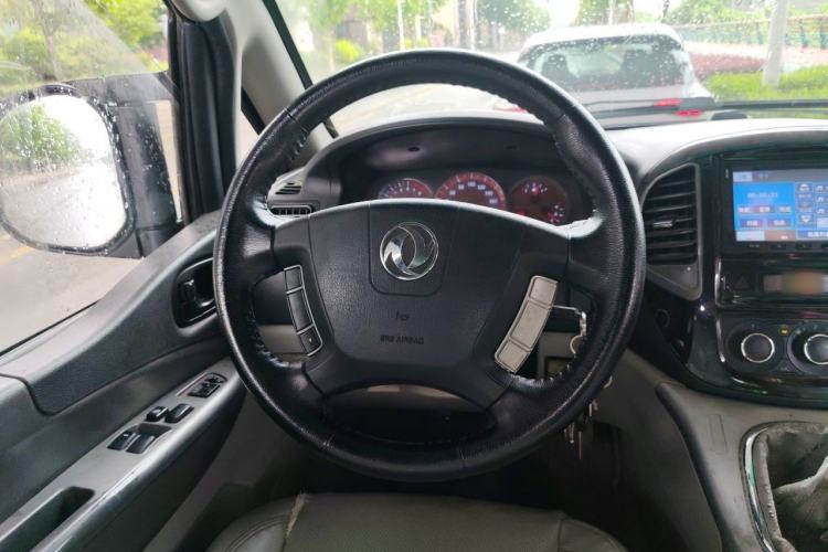 Used FORTHING Lingzhi 2016 M5 2.0L 7-seat Long-wheelbase Luxury Model Steering Wheel
