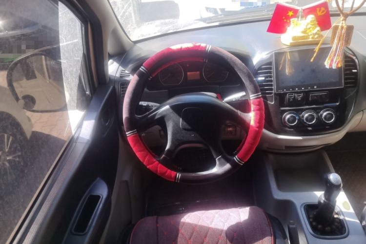 Used FORTHING Lingzhi 2016 V3 1.5L 7-Seater Luxury Model China IV Standard Steering Wheel
