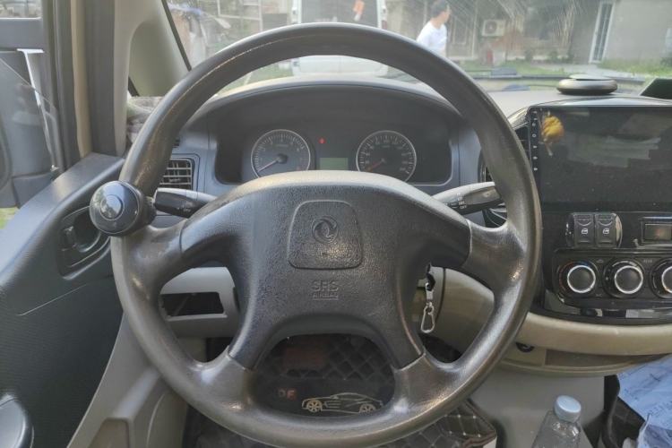 Used FORTHING Lingzhi 2016 M3 1.6L 7-Seater Comfort Model China IV Standard Steering Wheel