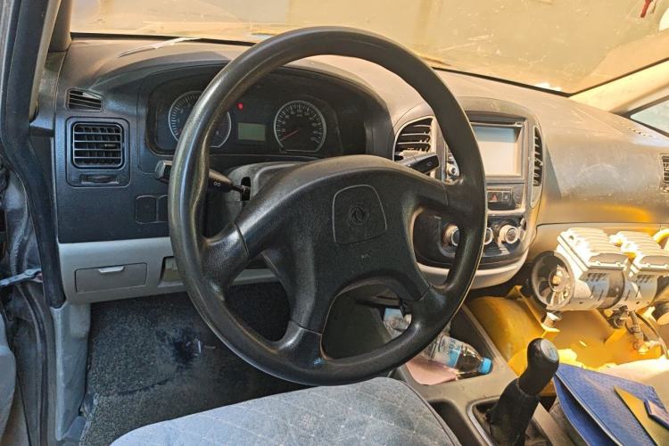 Used FORTHING Lingzhi 2016 V3 1.5L 7-Seater Comfort Model China V Standard Steering Wheel